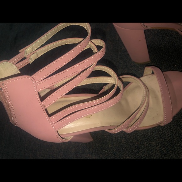 pink high heels - Picture 2 of 3
